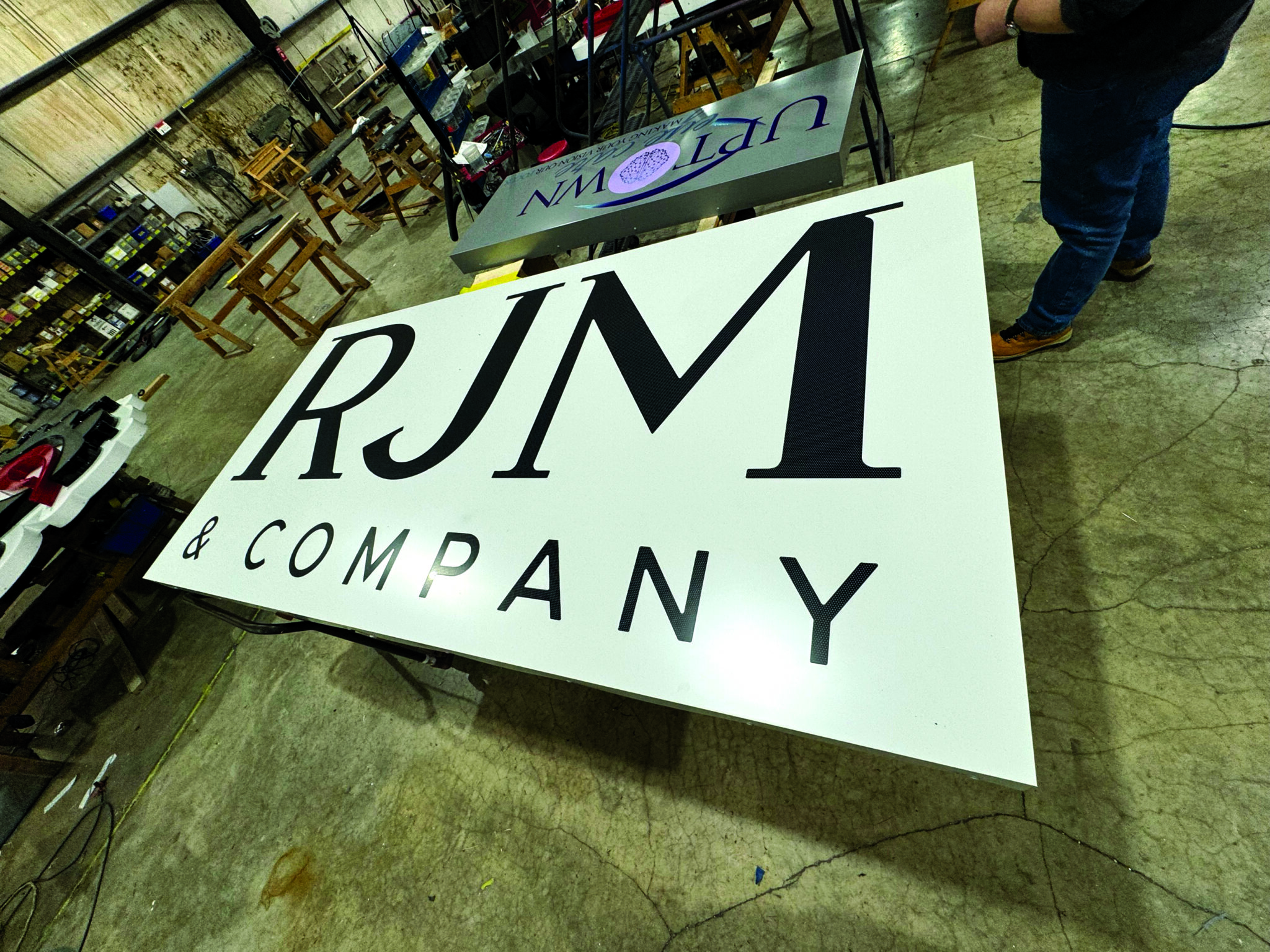 Horizon Line Signfab